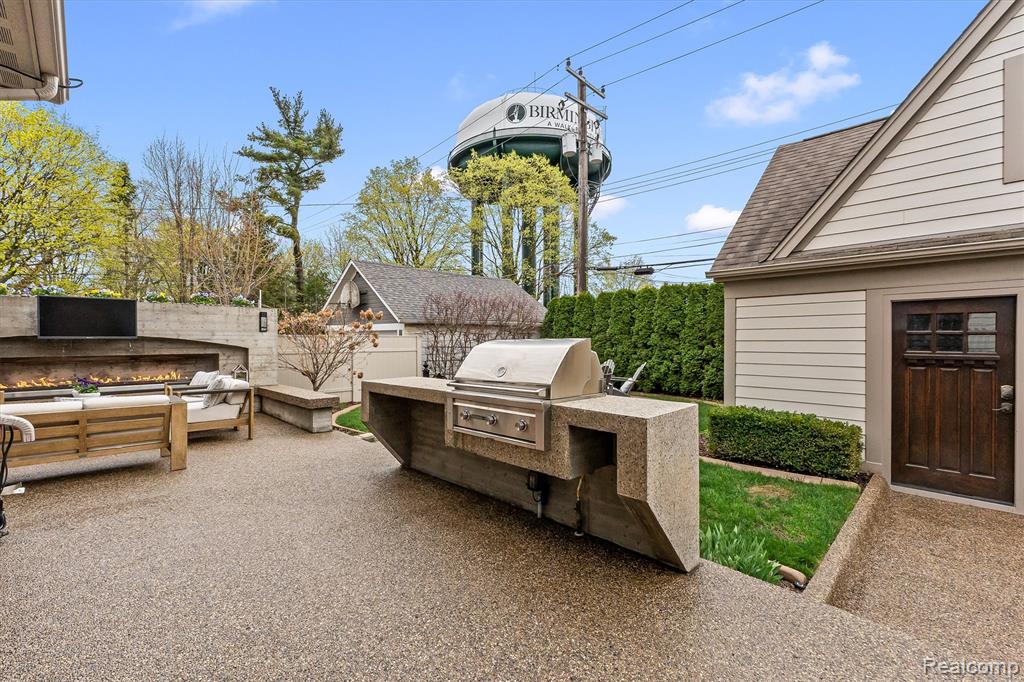 556 Ridgedale Avenue, Birmingham, MI 48009 — Photo 32