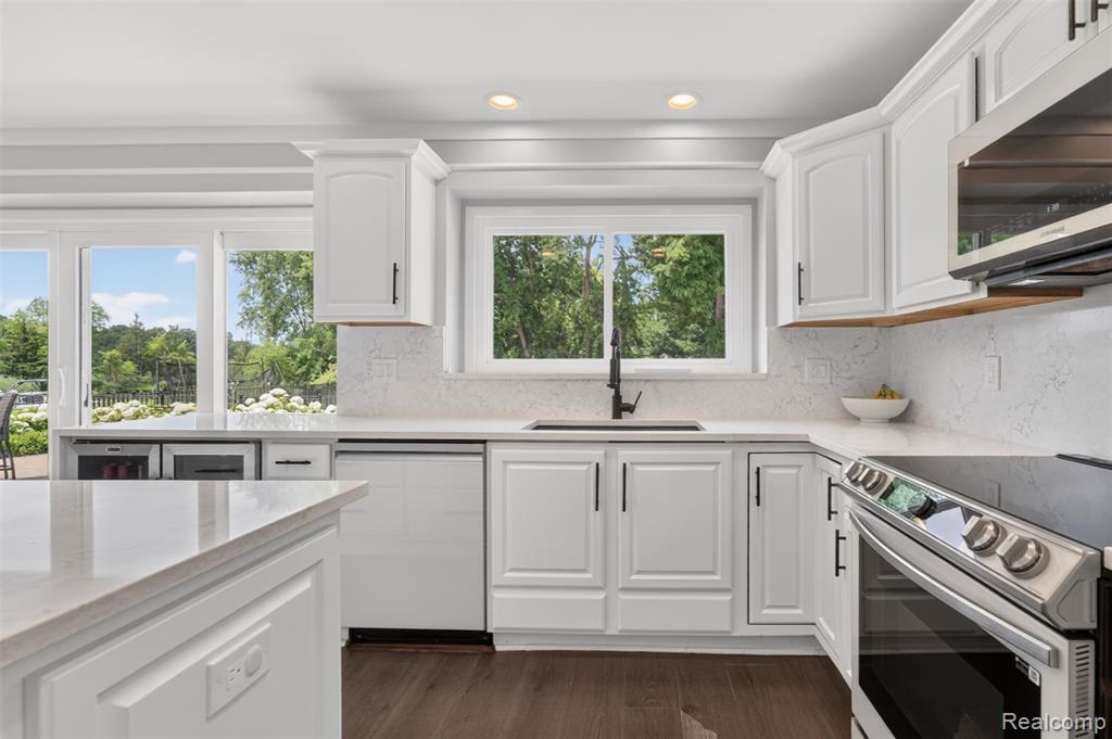 5136 Commerce Road, West Bloomfield, MI 48324 — Photo 16