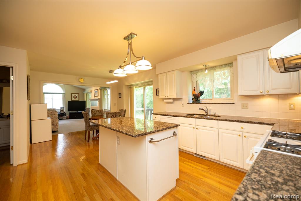 6926 Alden Drive, West Bloomfield, MI 48324 — Photo 13