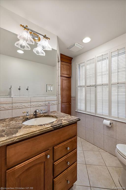 2579 Amberly Road, Bloomfield, MI 48301 — Photo 30