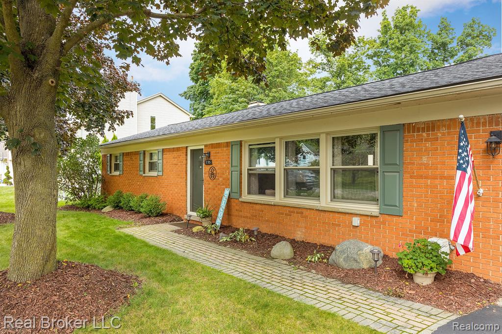 495 GLENN Court, Lake Orion, MI 48362 — Photo 2