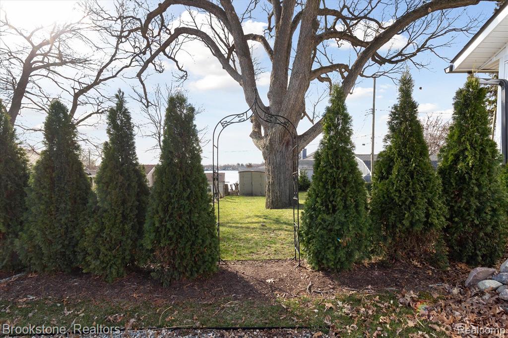 633 DETROIT Avenue, Lake Orion, MI 48362 — Photo 78