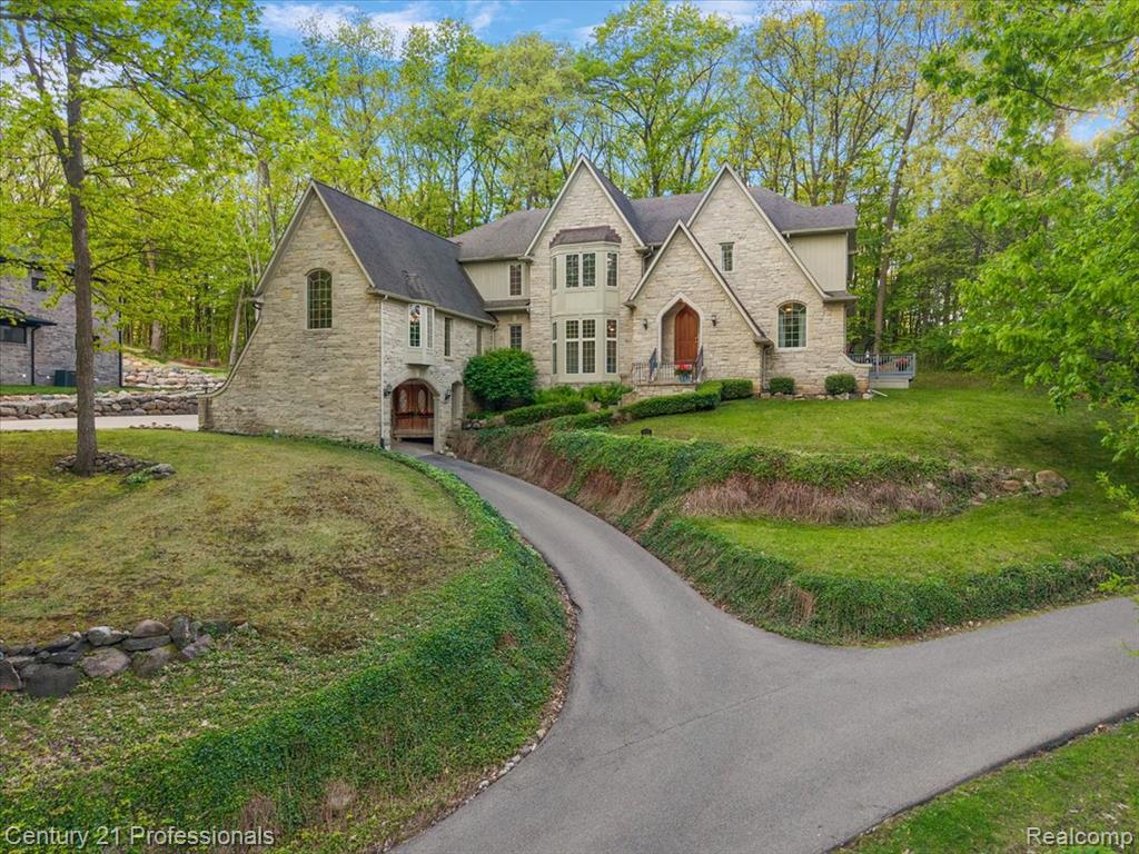 6705 College Park Drive, Clarkston, MI