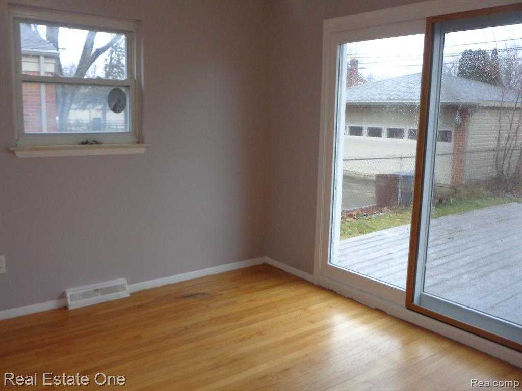 6446 CENTRALIA Street, Dearborn Heights, MI 48127 — Photo 5