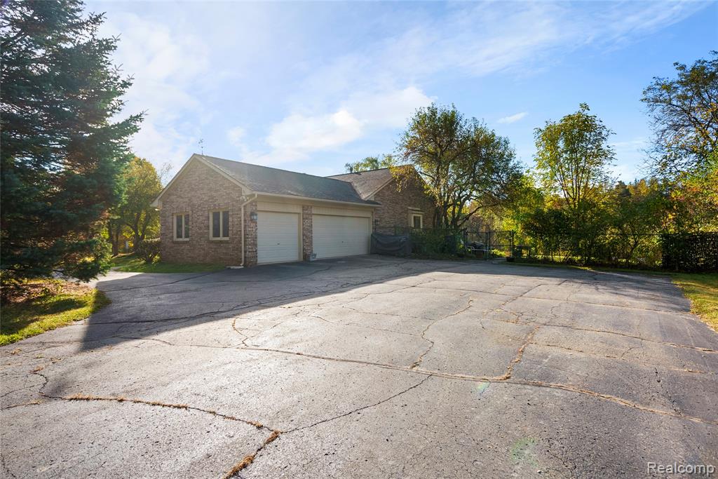 990 Brewer Road, Leonard, MI 48367 — Photo 50