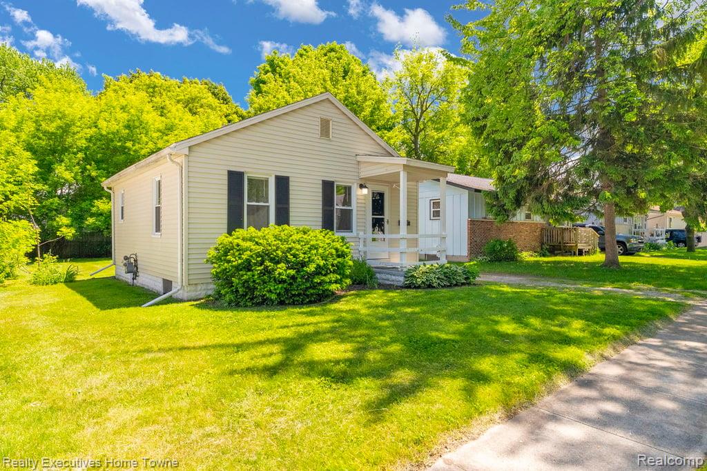 2720 Walnut Street, Port Huron, MI 48060 — Photo 2