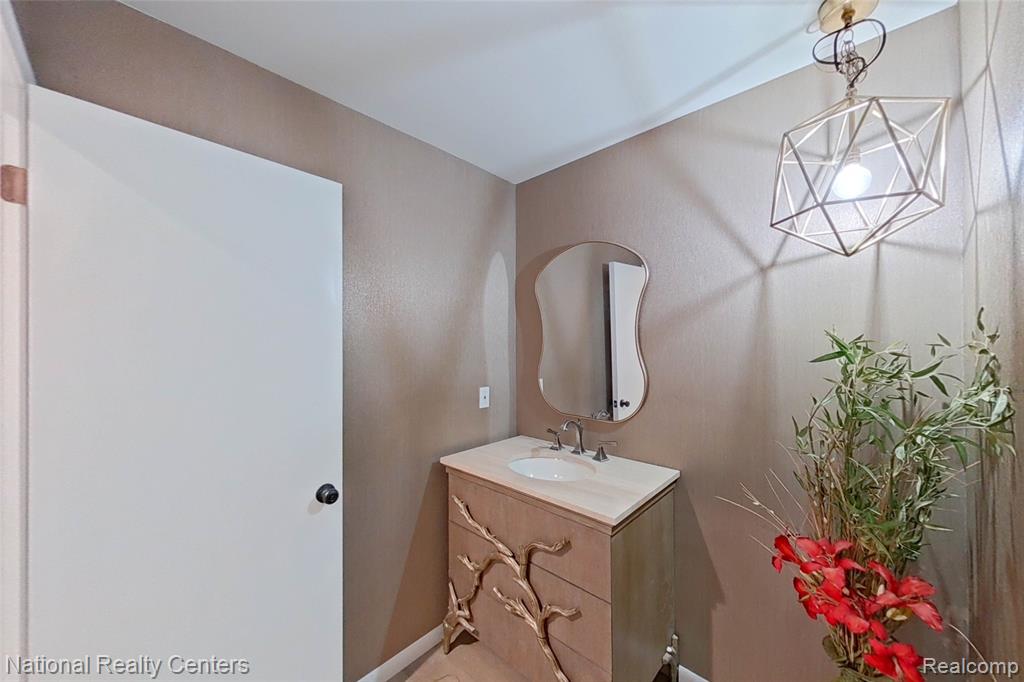7103 Pebble Park Drive, West Bloomfield, MI — Photo 10