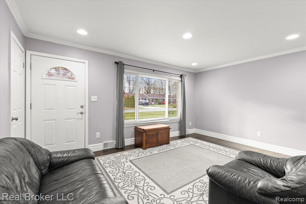 52048 Brentwood Drive, Shelby Twp, MI 48316 — Photo 17