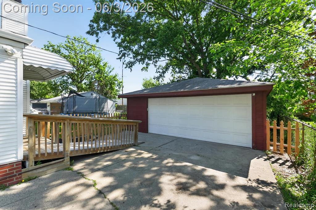 512 Redwood Drive, Troy, MI 48083 — Photo 32