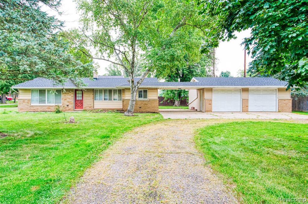 8020 Fairfield Road, Fowlerville, MI 48836