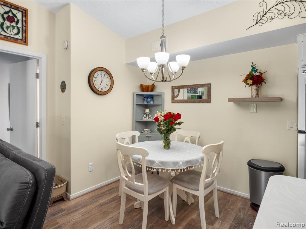 300 SPRING BROOKE Drive, 300, Brighton, MI 48116 — Photo 8