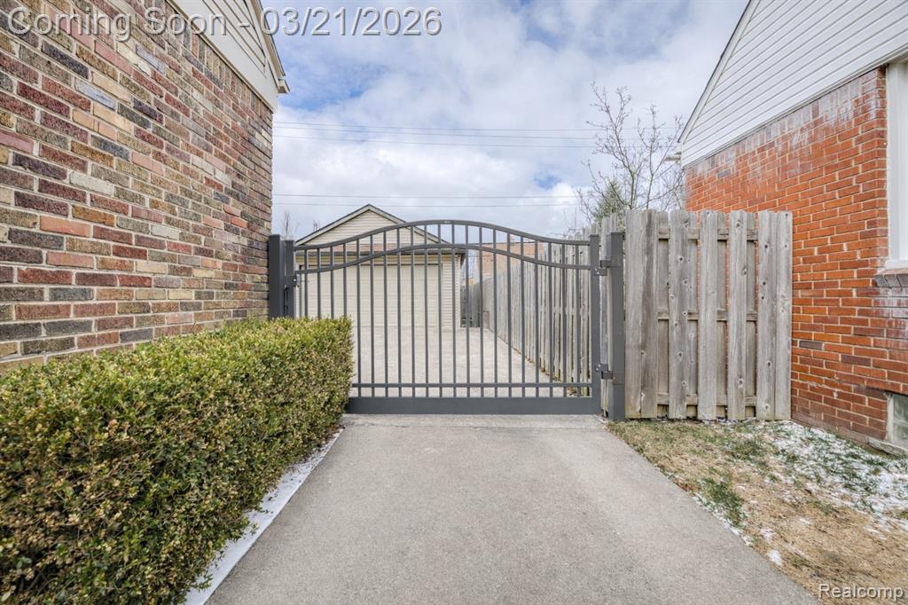 1162 W 11 Mile Road, Berkley, MI 48072 — Photo 32