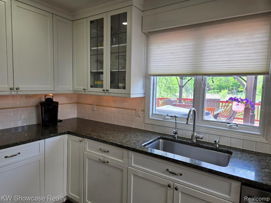 474 Beverly Island Drive, Waterford, MI 48328 — Photo 11
