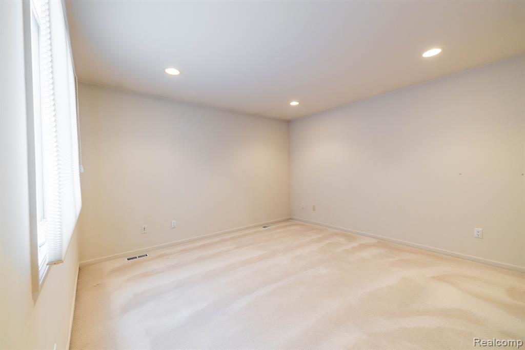9854 HAWTHORNE GLEN Drive, Grosse Ile, MI 48138 — Photo 23
