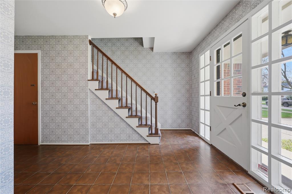 2229 Hillcrescent Drive, Troy, MI 48085 — Photo 4