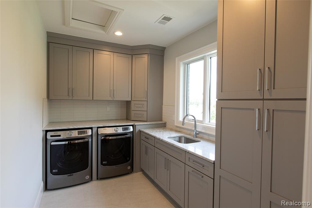 556 Barrington Court, Bloomfield Hills, MI 48304 — Photo 12