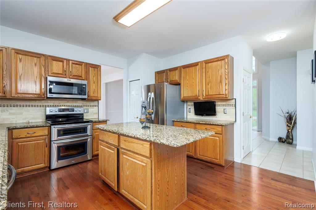 45498 Muirfield Drive, Canton, MI 48188 — Photo 24