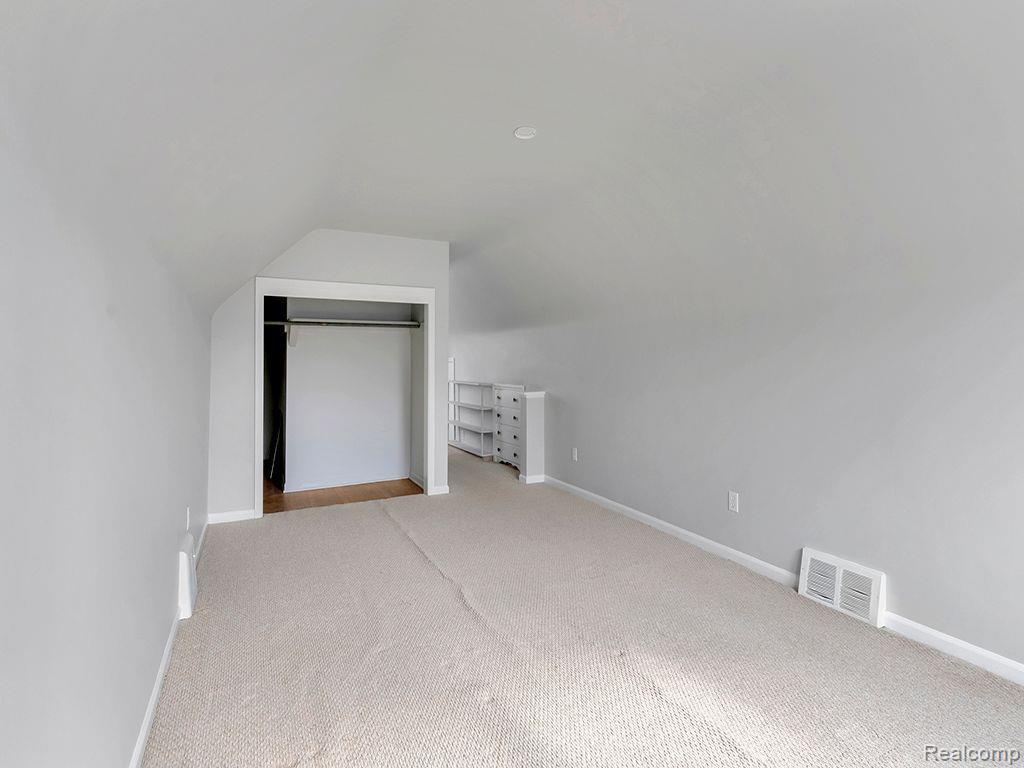 8651 HAZELTON Street, Dearborn Heights, MI 48127 — Photo 19