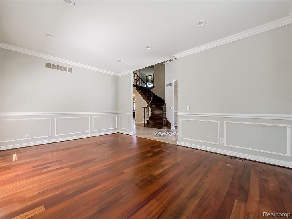 5570 HAMPSHIRE Drive, West Bloomfield, MI — Photo 10