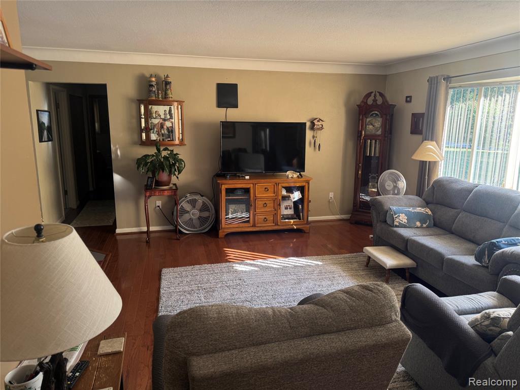 7665 Apache Trail Road, Temperance, MI 48182 — Photo 8