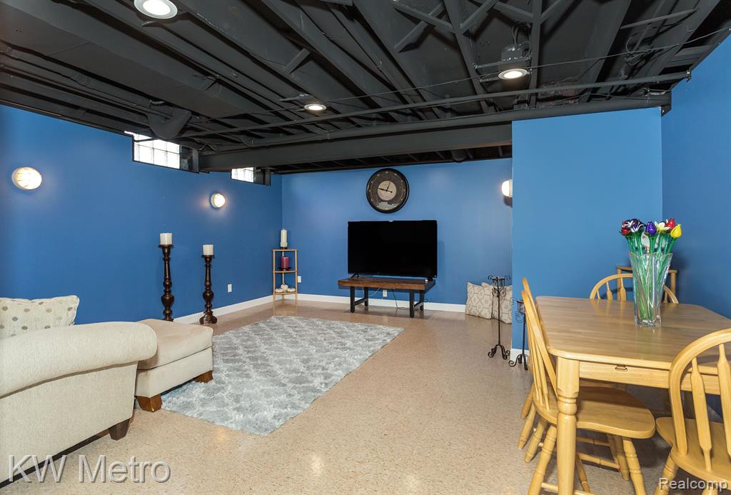55 BOYKEN Road, Rochester Hills, MI 48307 — Photo 32