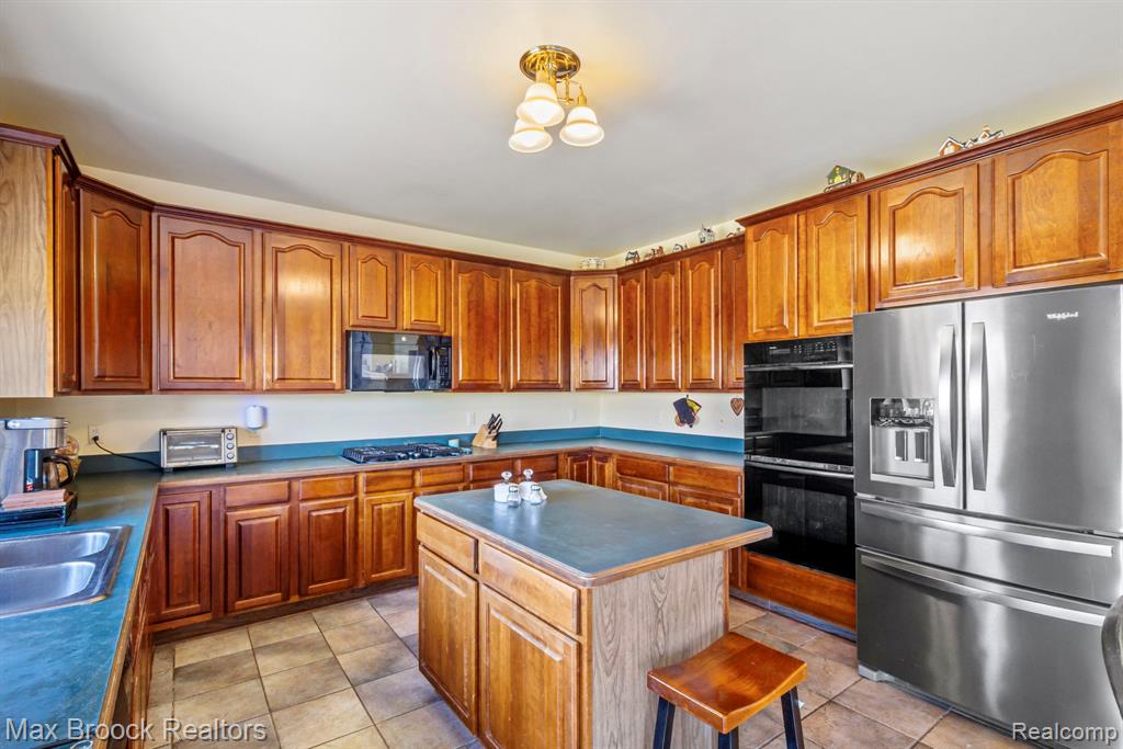 41704 Clinton Pines Drive, Clinton Twp, MI 48038 — Photo 21