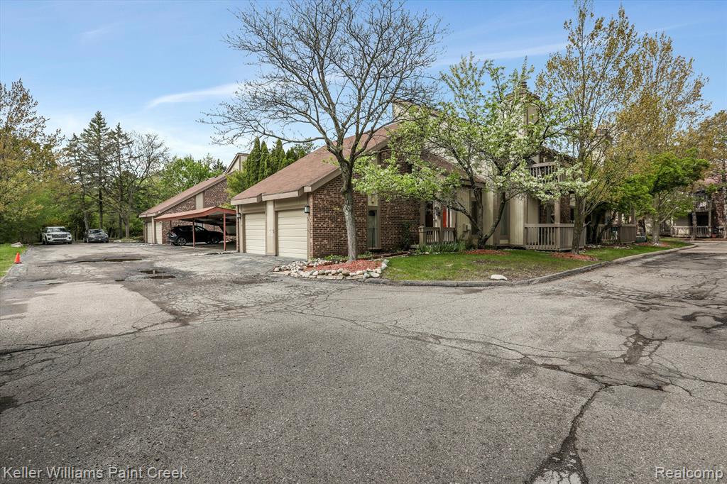 7355 Brynmawr Drive, West Bloomfield, MI — Photo 4