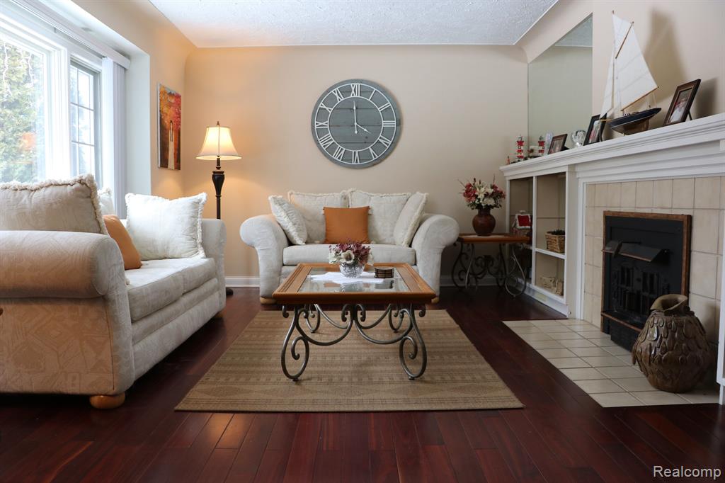46877 W ANN ARBOR Trail, Plymouth, MI 48170 — Photo 4