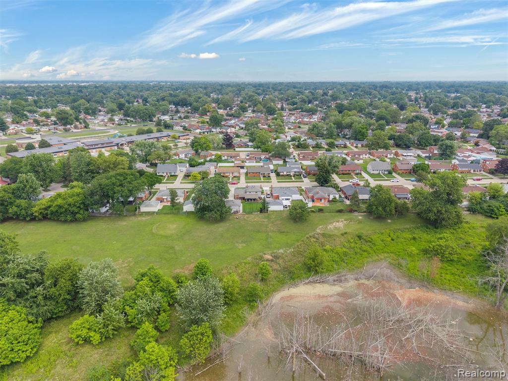 7721 Carrousel Boulevard, Westland, MI — Photo 3