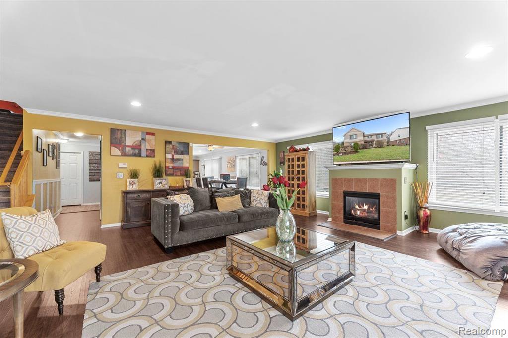 13517 MILTON Drive, Belleville, MI 48111 — Photo 9