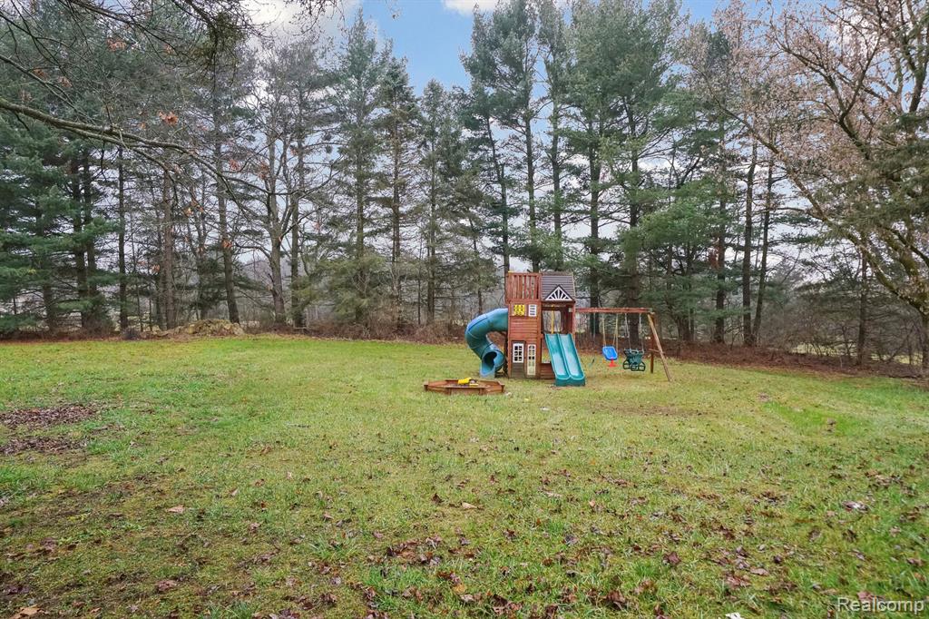4186 BRANDON Drive, Howell, MI 48843 — Photo 35