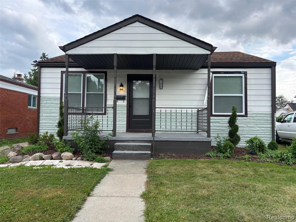 8672 Hudson Avenue, Warren, MI 48089 — front exterior