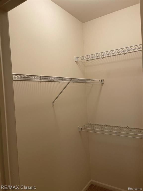 530 RED OAK Court, Walled Lake, MI 48390 — Photo 10