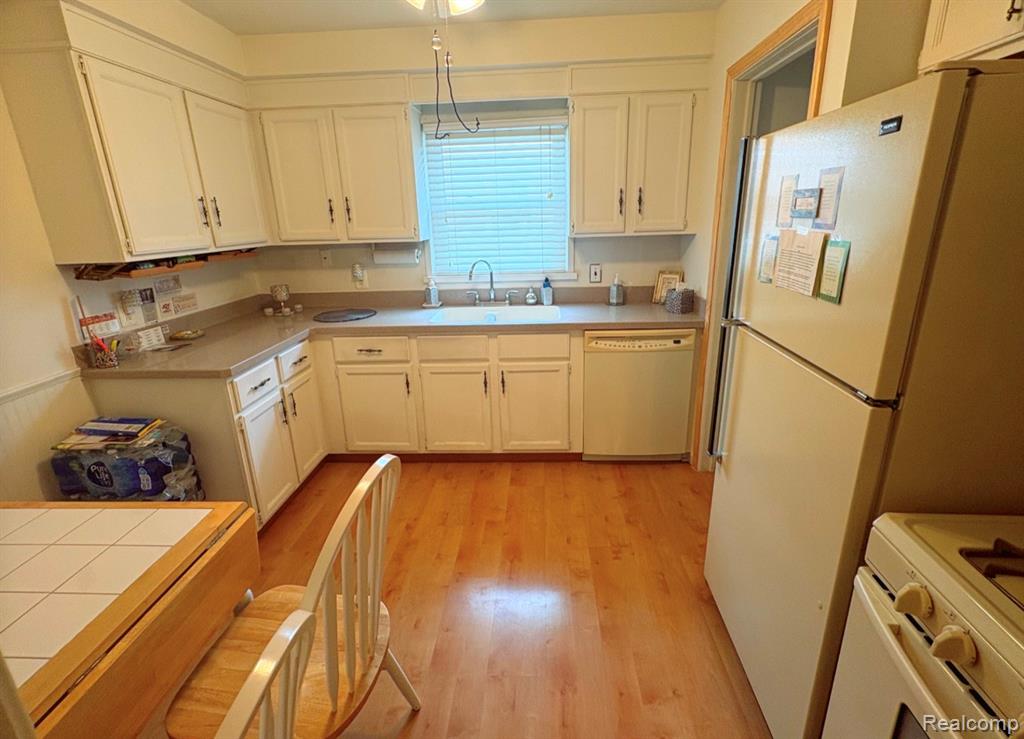 17619 Sprenger Avenue, Eastpointe, MI 48021 — Photo 5