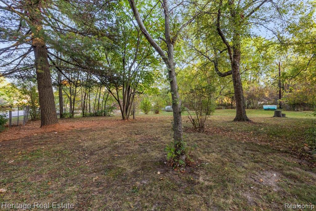 827 Alberta Street, Auburn Hills, MI 48326 — Photo 33