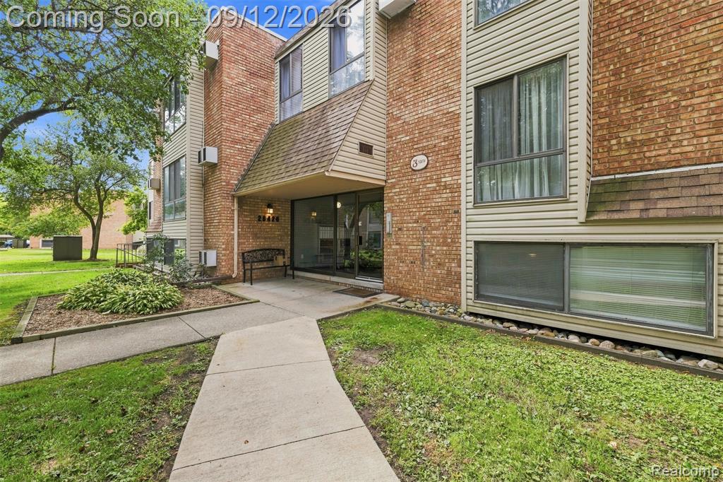 28426 W 8 Mile Road, A4, Farmington Hills, MI 48336