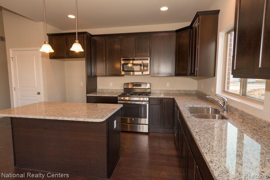 53213 Woodland, Chesterfield, MI 48047 — Photo 3
