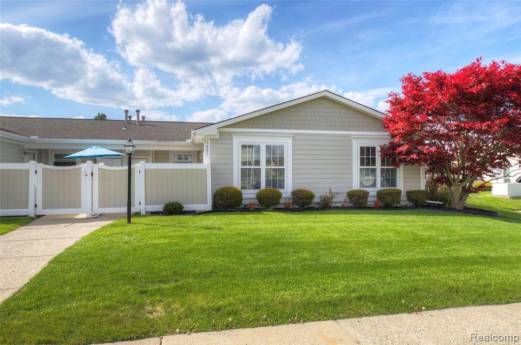 39887 Village Wood Lane, Novi, MI — Photo 3