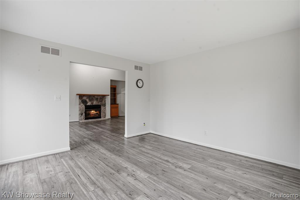 9842 Cedar Island Road, White Lake, MI — Photo 12