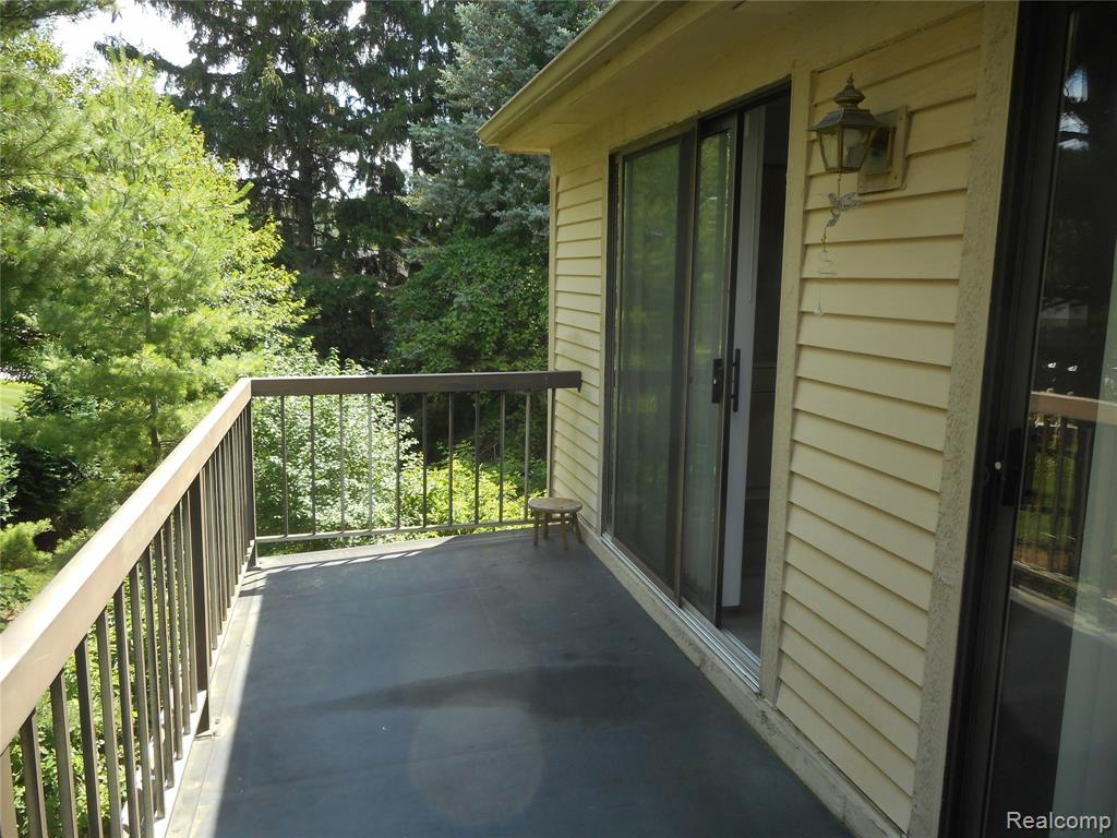 37066 Kirkshire Court, Farmington, MI 48331 — Photo 16