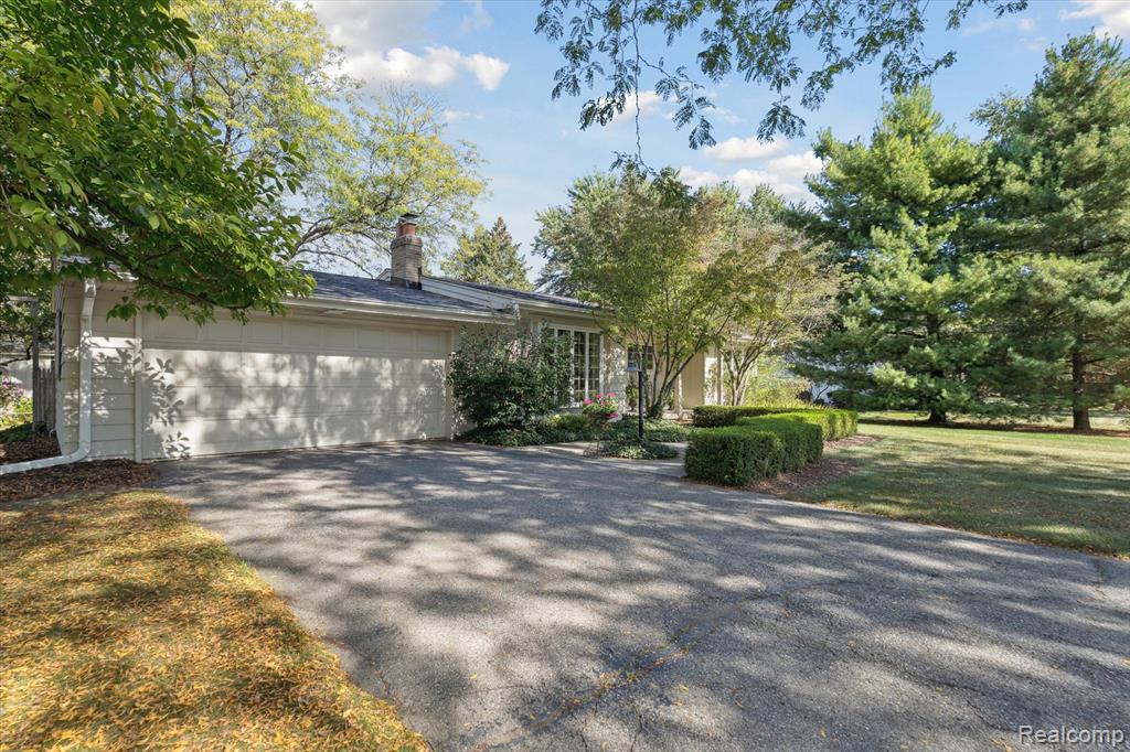 915 E River Road, Flushing, MI 48433 — Photo 3