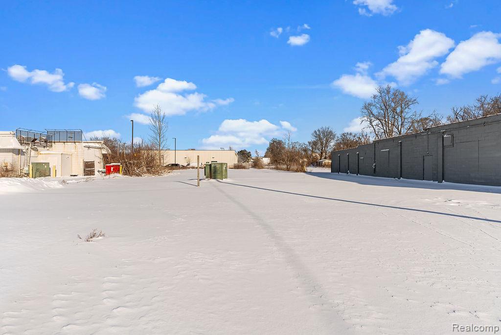 1019 E BRISTOL Road, Burton, MI 48529