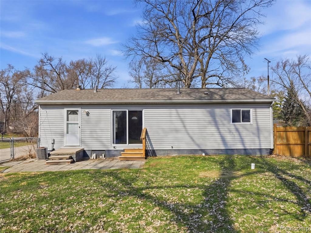 8568 Janis Street, Shelby Twp, MI 48317 — Photo 30