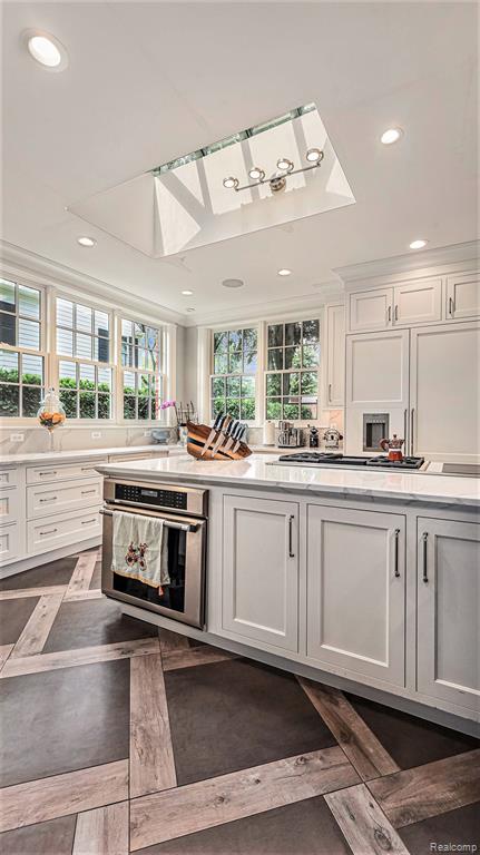 97 TOURAINE Road, Grosse Pointe Farms, MI 48236 — Photo 9