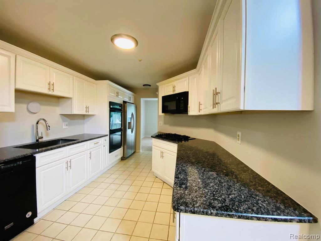 4038 Foxpointe Drive, West Bloomfield, MI 48323 — Photo 11