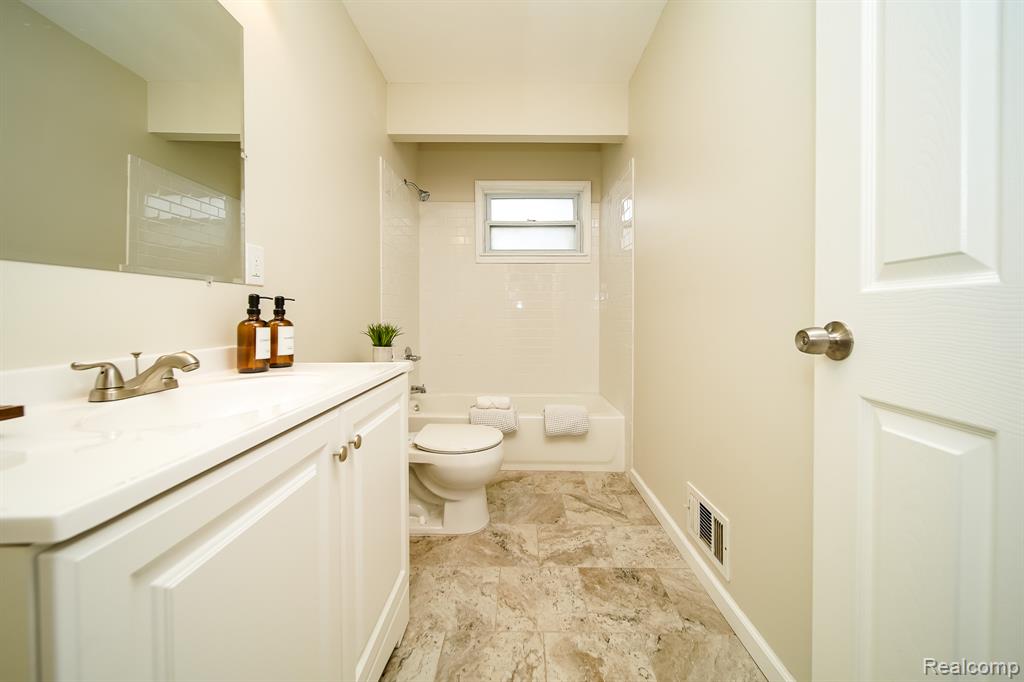 23817 Bredow Avenue, Trenton, MI 48174 — Photo 35