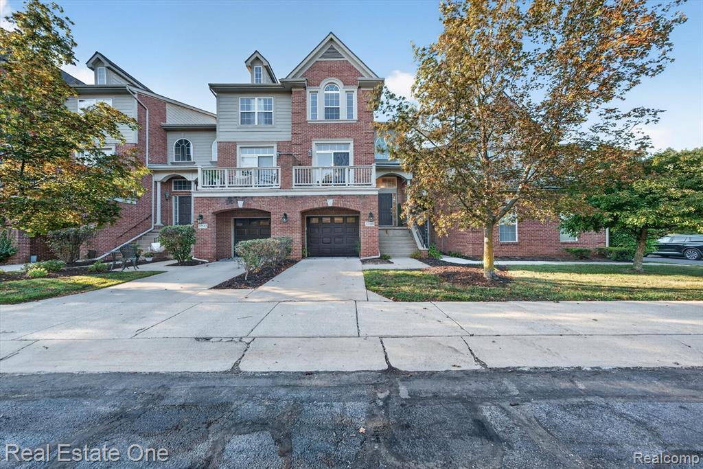 37508 Newburgh Park Circle, Livonia, MI 48152