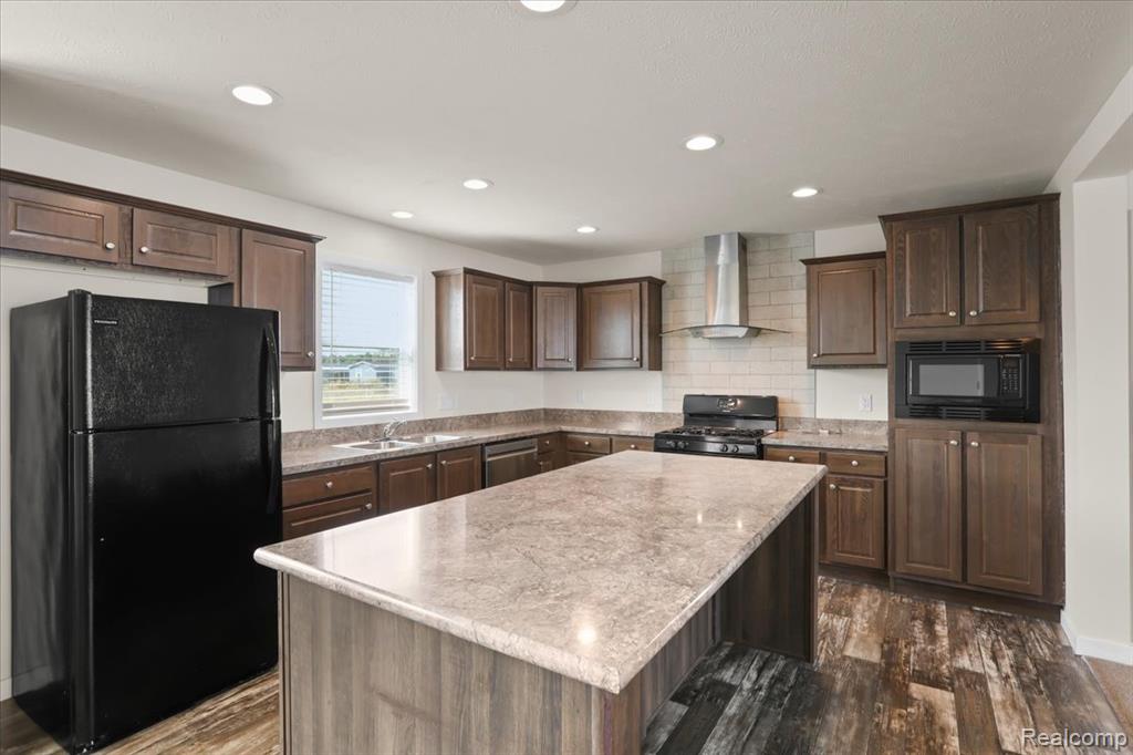 57572 Miller Court, Lenox, MI 48048 — Photo 2