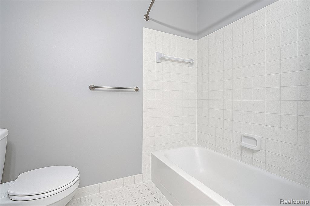 7590 MANOR Circle, Westland, MI — Photo 18