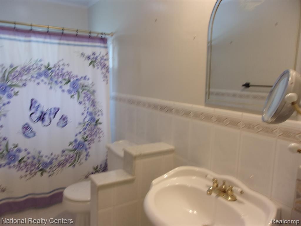 5856 HENRY RUFF Road, Garden City, MI — Photo 19